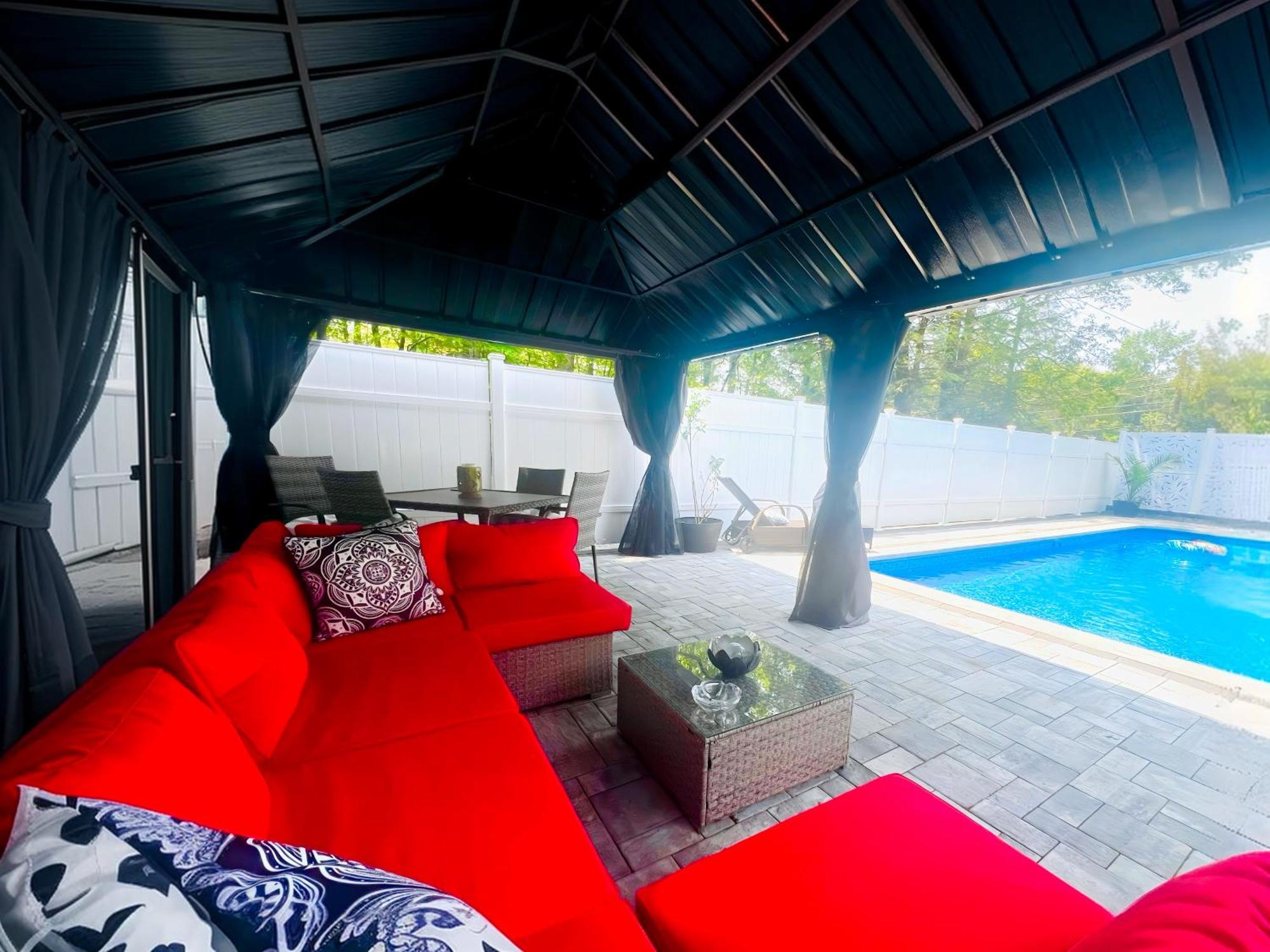 Amazing Poconos House . Sauna/Hot Tub/Private Pool อีสต์สเตราด์สเบิร์ก ภายนอก รูปภาพ