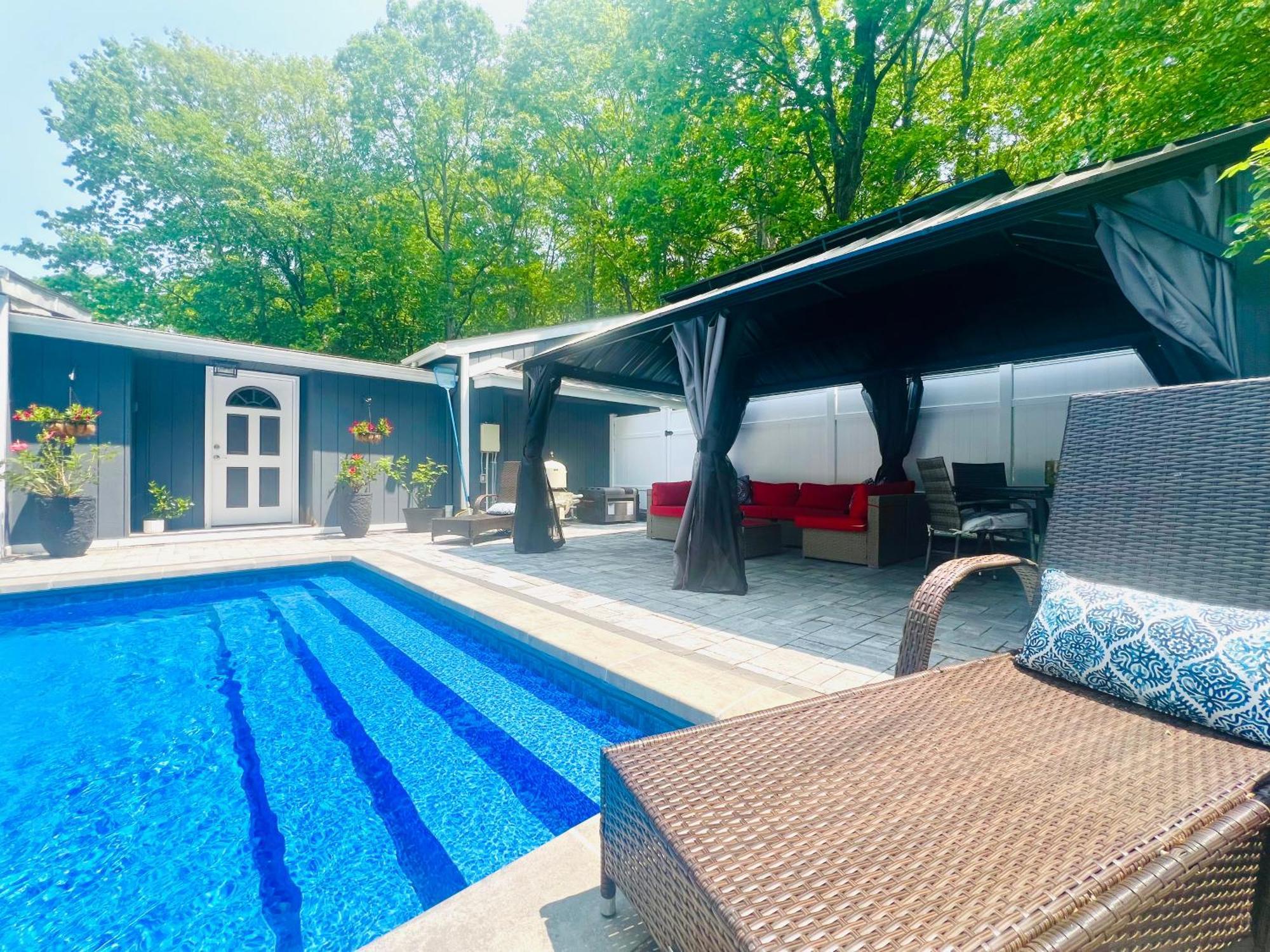 Amazing Poconos House . Sauna/Hot Tub/Private Pool อีสต์สเตราด์สเบิร์ก ภายนอก รูปภาพ
